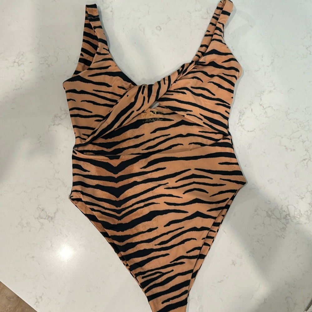 BRAND NEW WITHOUT TAGS Skatie Chloe one piece tiger print size medium